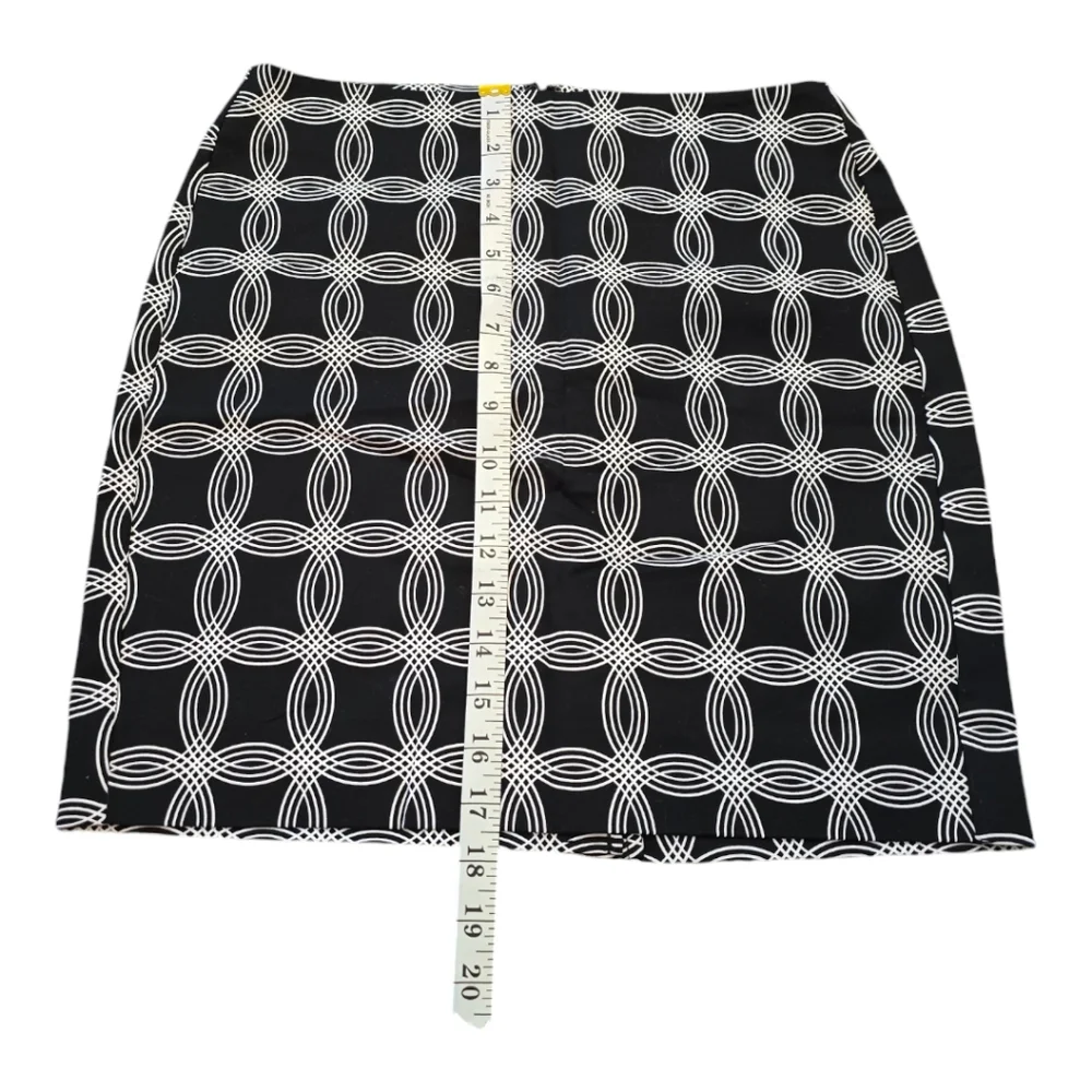 Banana Republic strikes sophisticated